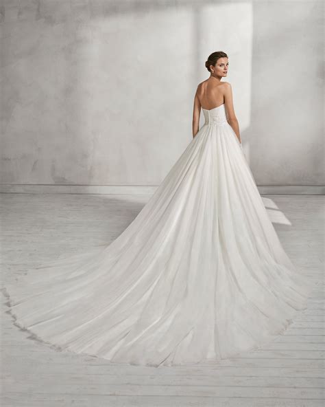 Hermes wedding dresses